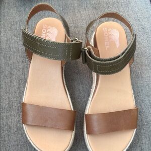 Sorel Green and Brown Sandals with Cushioned Insole
